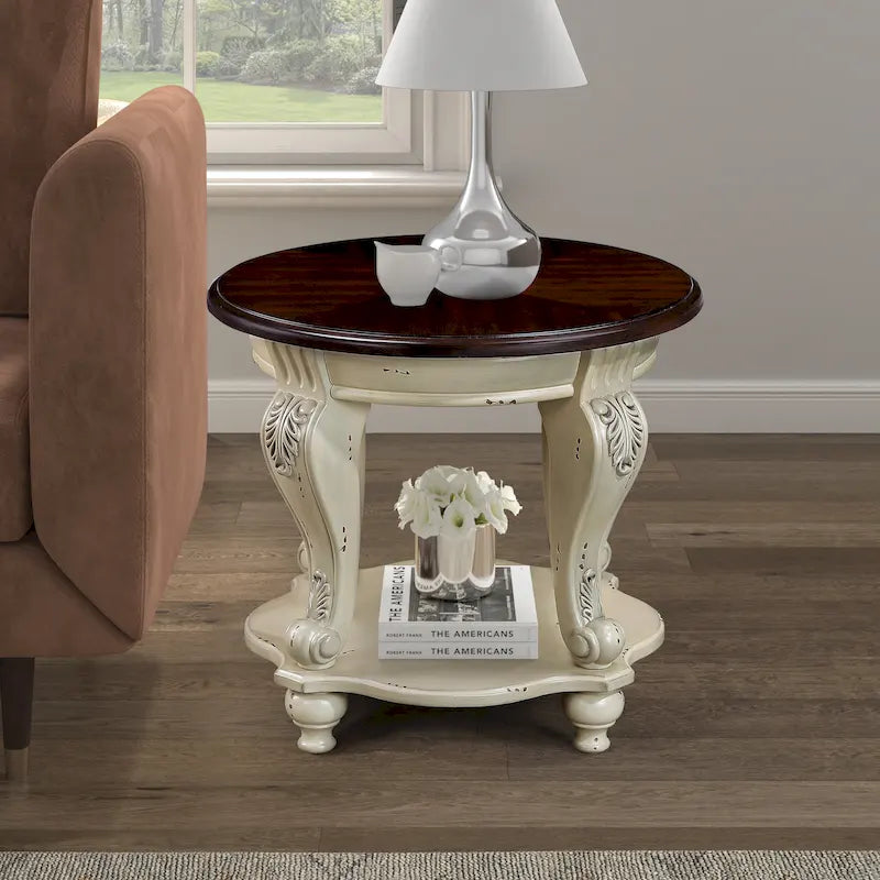 Table d'appoint ronde avec étagère inférieure et pieds galbés