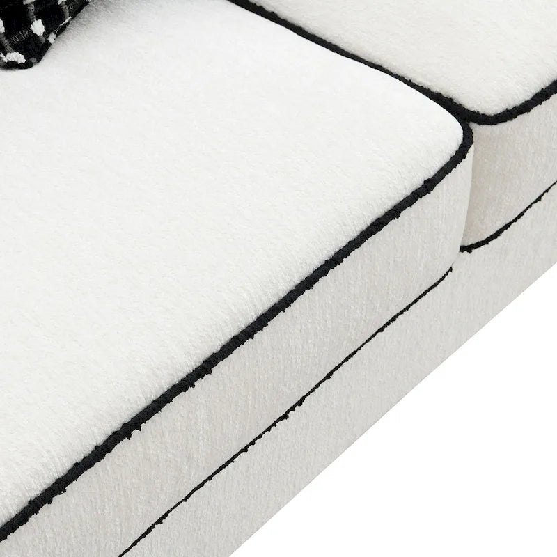 Causeuse en chenille blanche avec coussins décoratifs