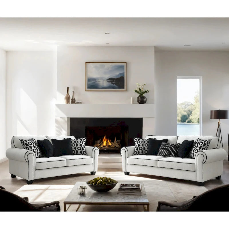 Causeuse en chenille blanche avec coussins décoratifs