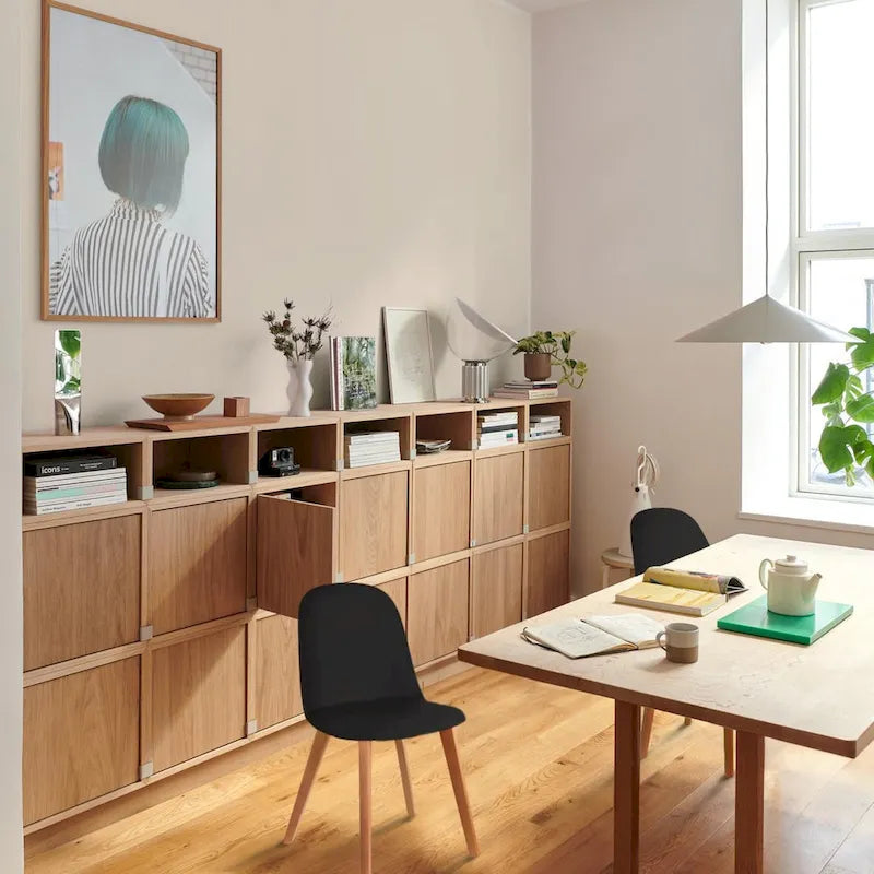 Lot de 2 chaises de salle à manger en plastique avec piètement en bois